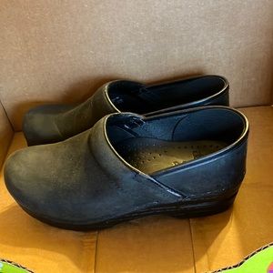 DANSKO black clogs | size 38 EU or 7.5/8 US